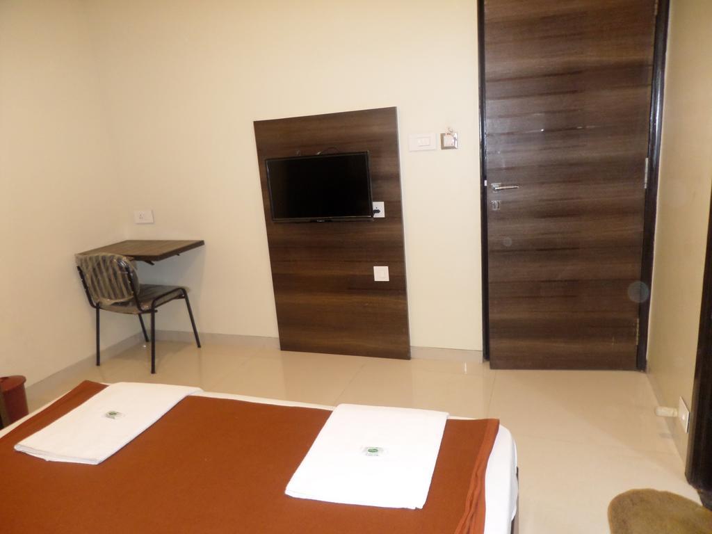 Sai Heera Residency 호텔 쉬르디 객실 사진